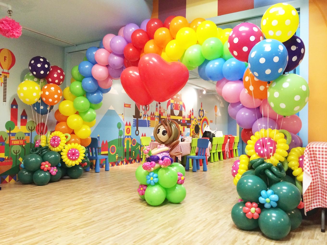 Оформление воздушными шарами в Москве любого зала